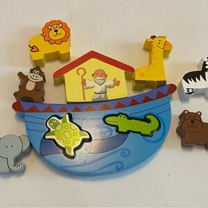 Child's Noah's Ark Wood Block Puzzle With 8 Animals Bright Colors Gently Used.